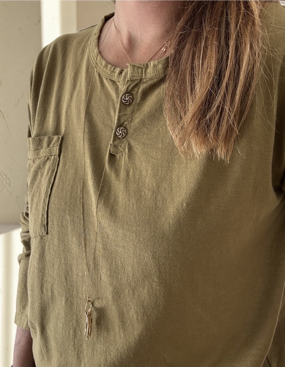 T-shirt kaki June manches longues – Image 2