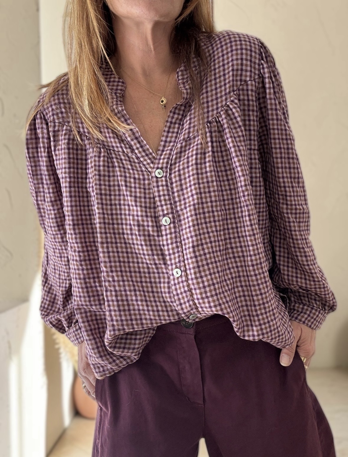 Chemise Abane à petits carreaux aubergine et chocolat, fabrication italienne.