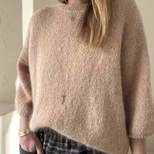 Pull femme camel manches 3/4 en kid mohair, col rond et maille douce, fabrication italienne.