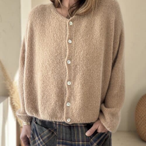 Gilet Marta camel en kid mohair, fabrication italienne, coupe ample et coloris naturel.