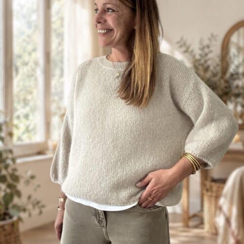 Pull femme beige Cillian manches 3/4 en kid mohair, col rond et maille duveteuse, fabrication italienne.