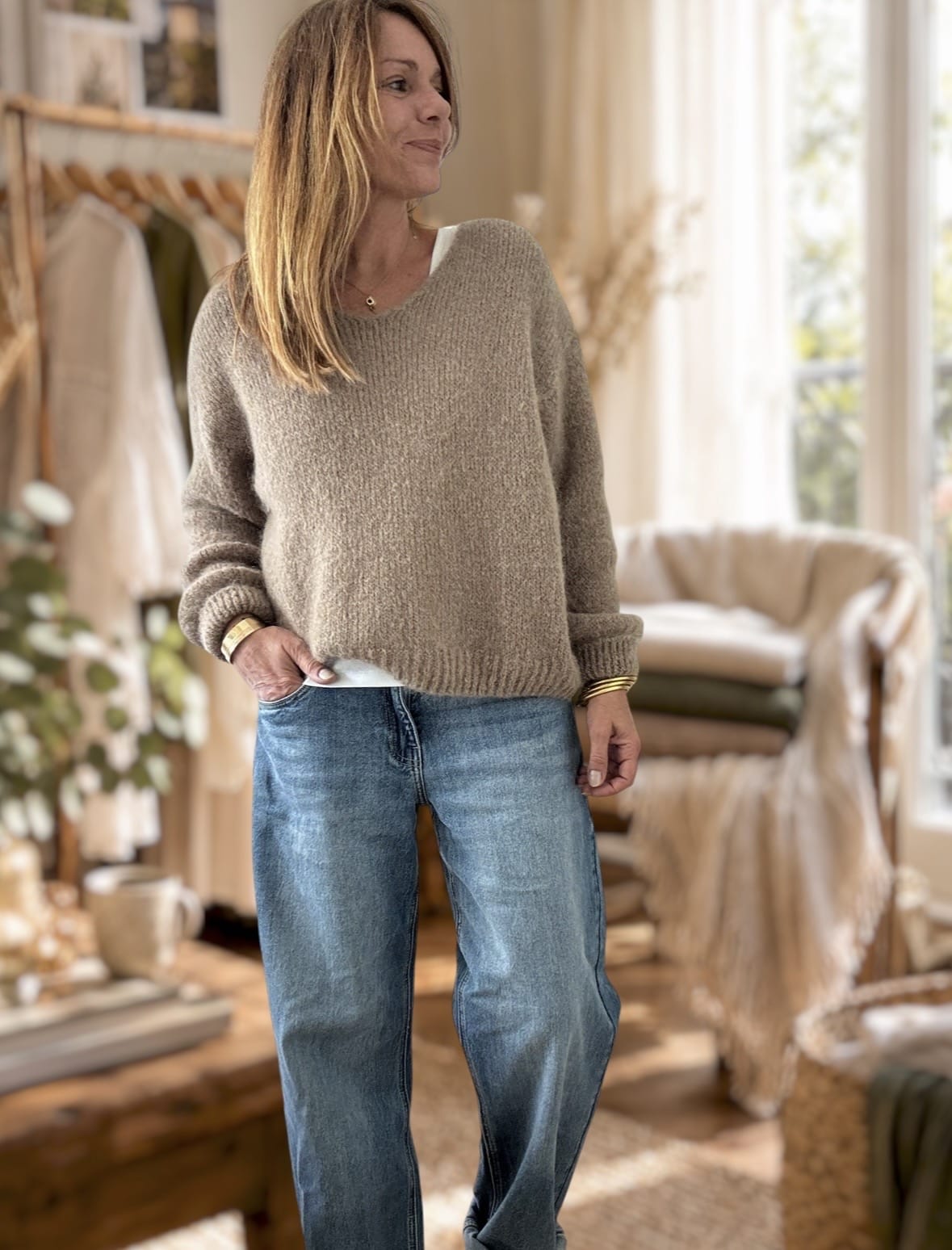 Pull Paul col V en mohair taupe – Image 2