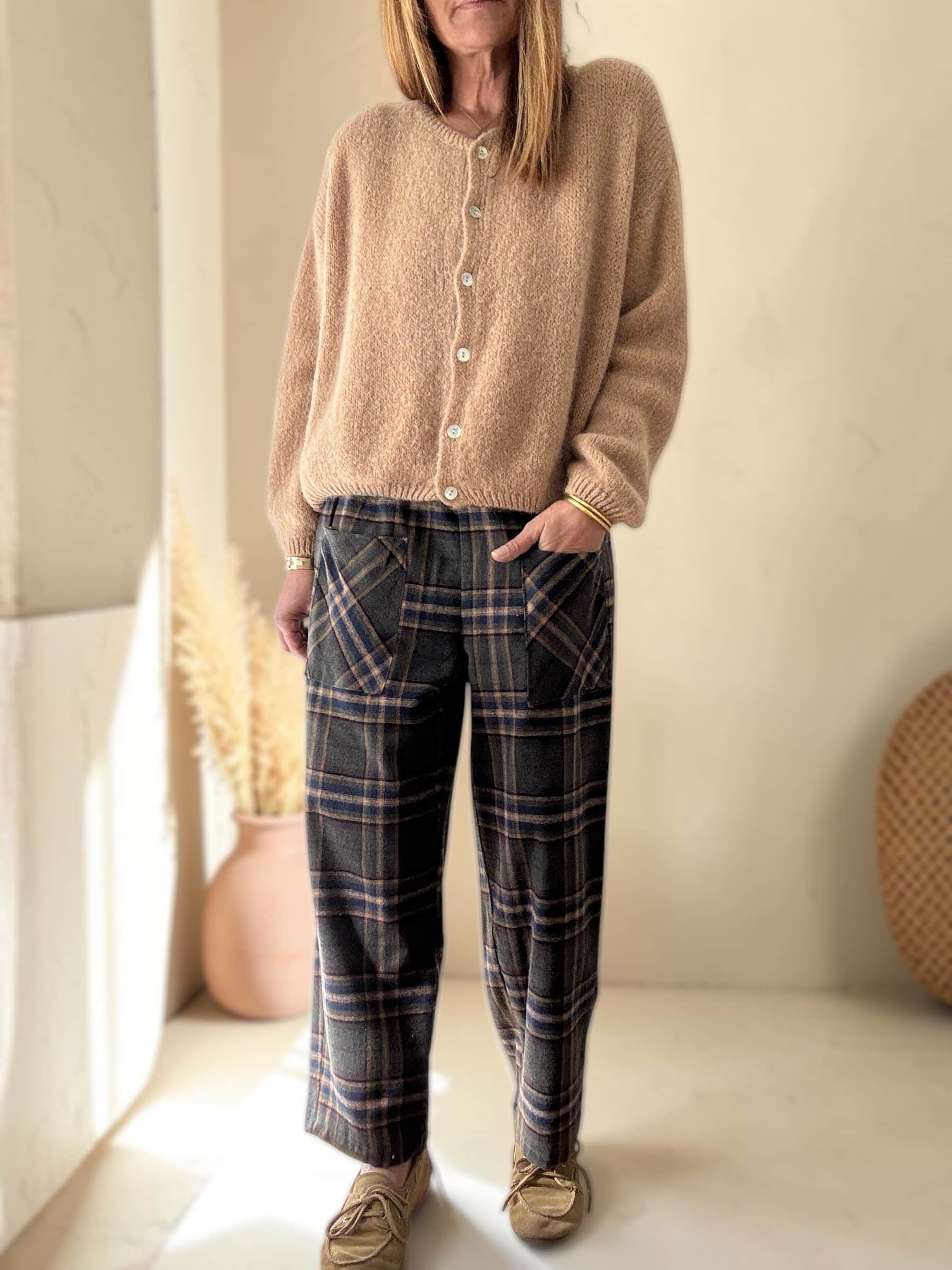 Pantalon femme à carreaux Alda kaki, marine et camel, fabrication italienne.